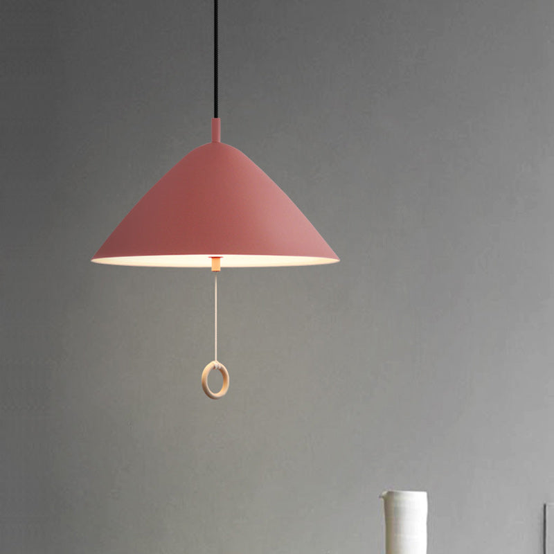 Zeitgenössische skandinavische Kegel Aluminium 1-Licht Pendelleuchte für das Wohnzimmer
