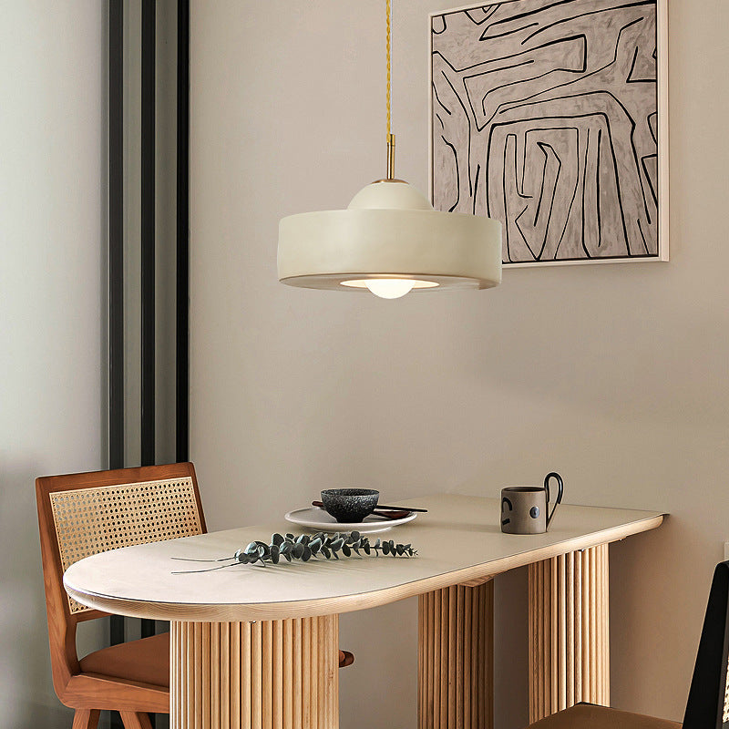 Zeitgenössische skandinavische Eisenharz runde 1-Licht Pendelleuchte für das Wohnzimmer