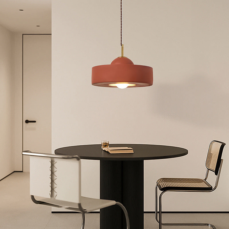 Zeitgenössische skandinavische Eisenharz runde 1-Licht Pendelleuchte für das Wohnzimmer