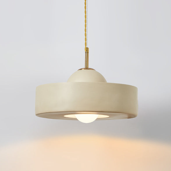 Zeitgenössische skandinavische Eisenharz runde 1-Licht Pendelleuchte für das Wohnzimmer