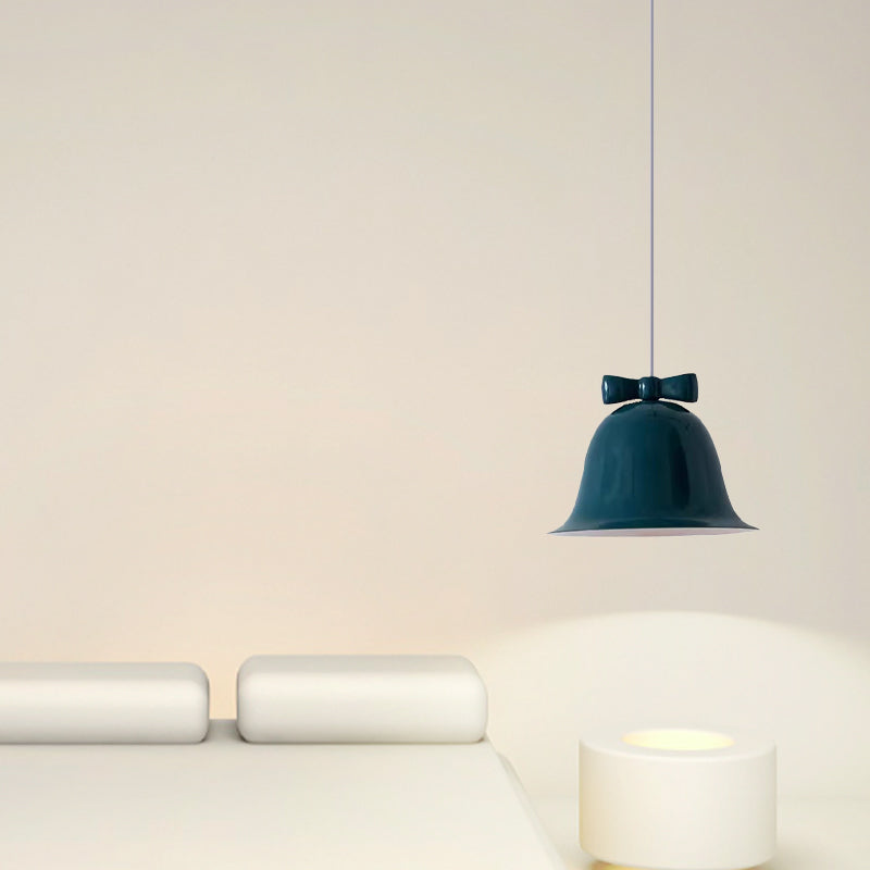 Zeitgenössische skandinavische cremfarbene Glockenfliegenrunde Eisen 1-Licht Pendelleuchte für das Schlafzimmer