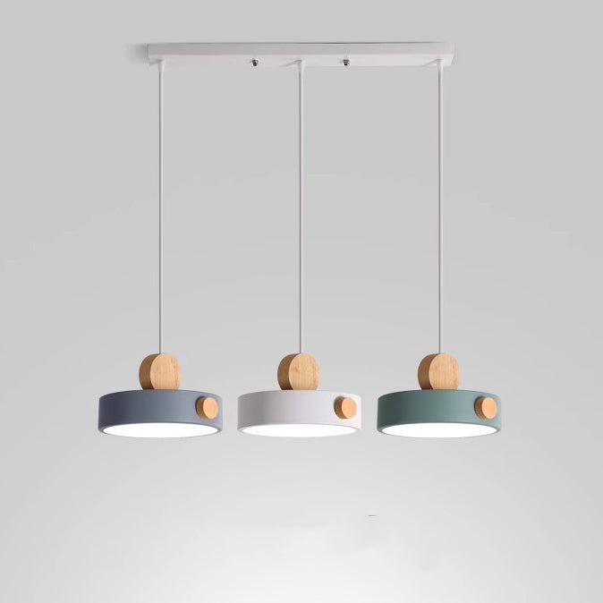 Zeitgenössische skandinavische Metall Gummi Holz Acryl Runde LED Pendelleuchte für das Esszimmer
