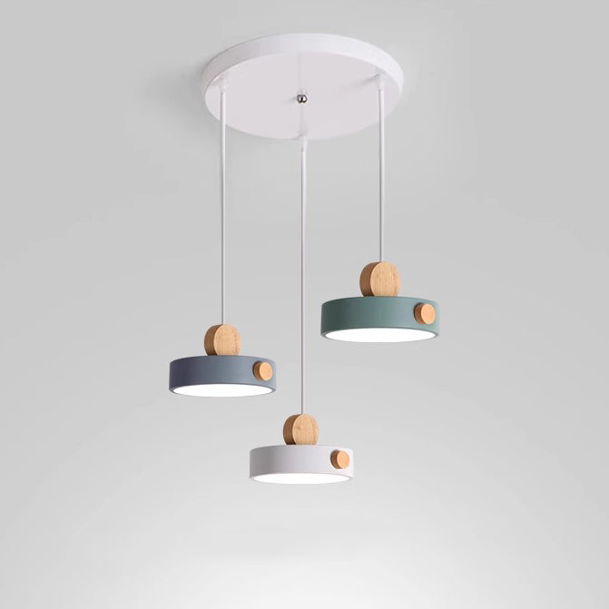 Zeitgenössische skandinavische Metall Gummi Holz Acryl Runde LED Pendelleuchte für das Esszimmer