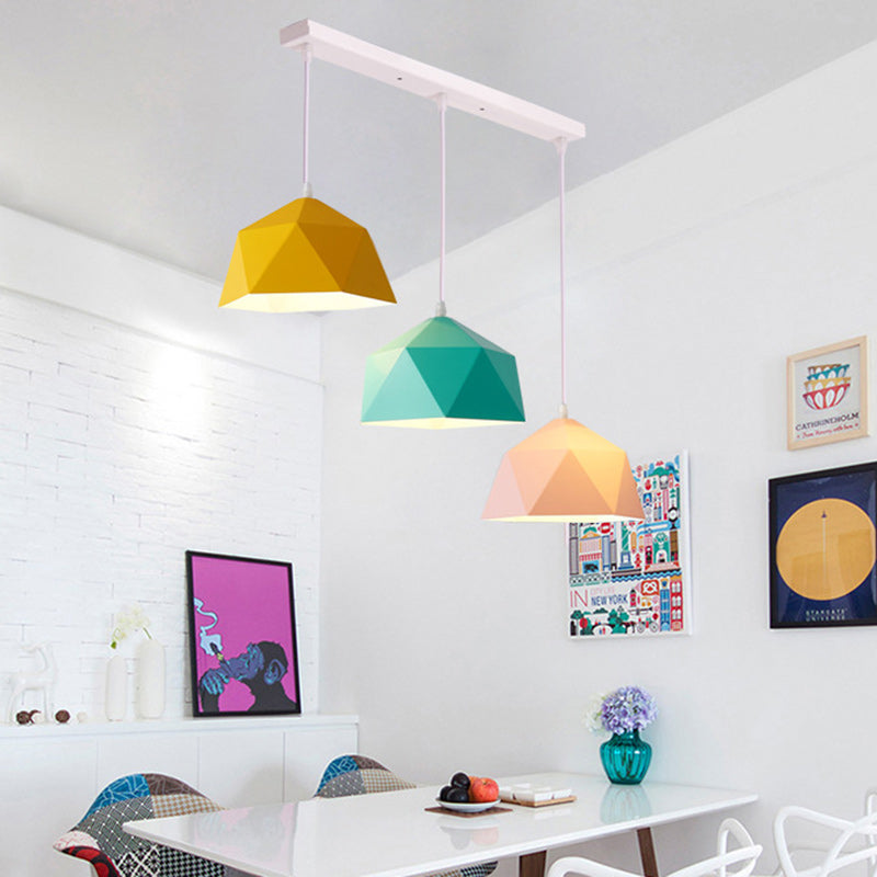 Zeitgenössische skandinavische Eisen geometrische Polygon-Rhombus 1-Licht Pendelleuchte für das Esszimmer