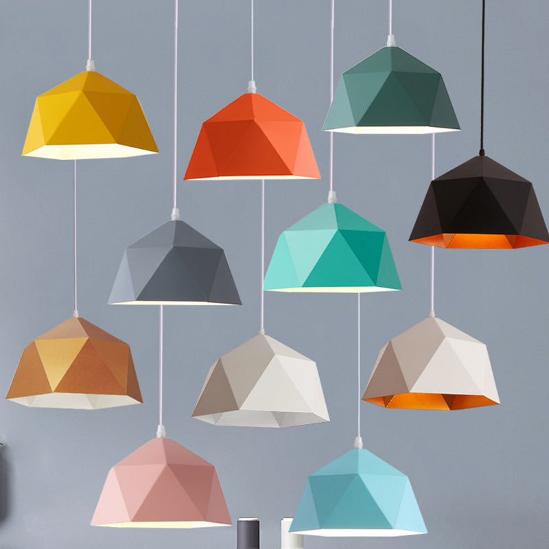 Zeitgenössische skandinavische Eisen geometrische Polygon-Rhombus 1-Licht Pendelleuchte für das Esszimmer