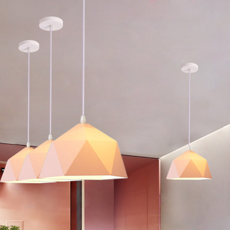 Zeitgenössische skandinavische Eisen geometrische Polygon-Rhombus 1-Licht Pendelleuchte für das Esszimmer