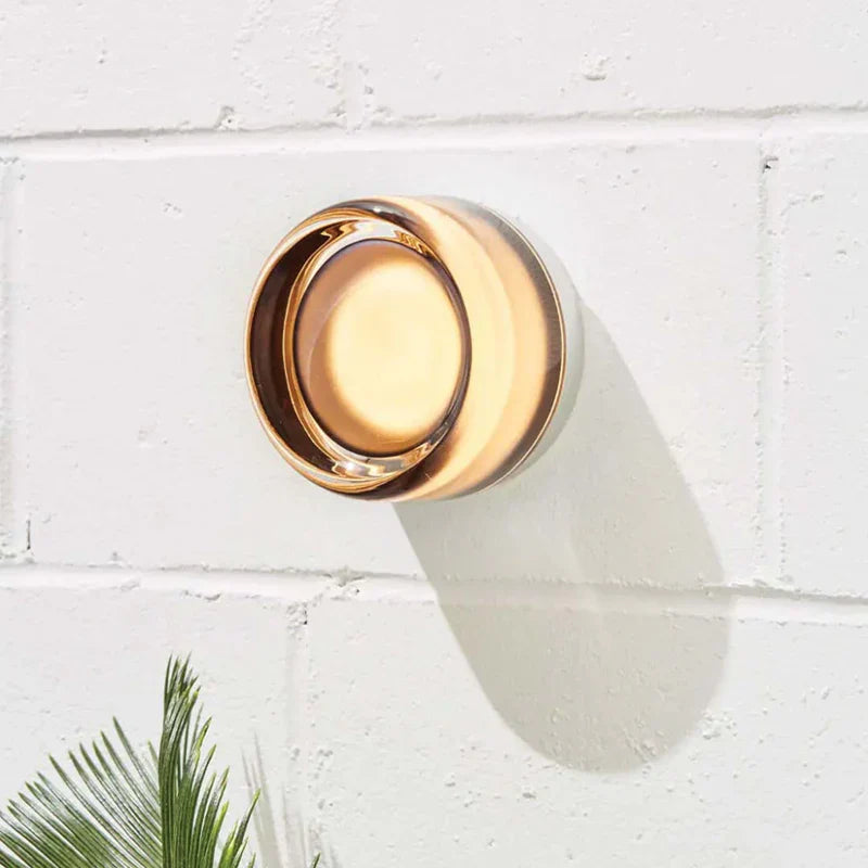 Elegante Wandbeleuchtung mit sanfter Beleuchtung und modernem Design