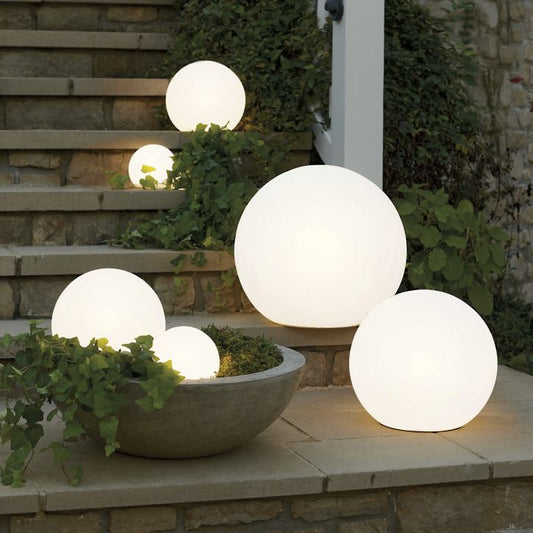 Wetterfestes Kugelförmiges LED Gartenlicht mit 16 Farben und Fernbedienung - Perfekt für Garten, Veranda & Party