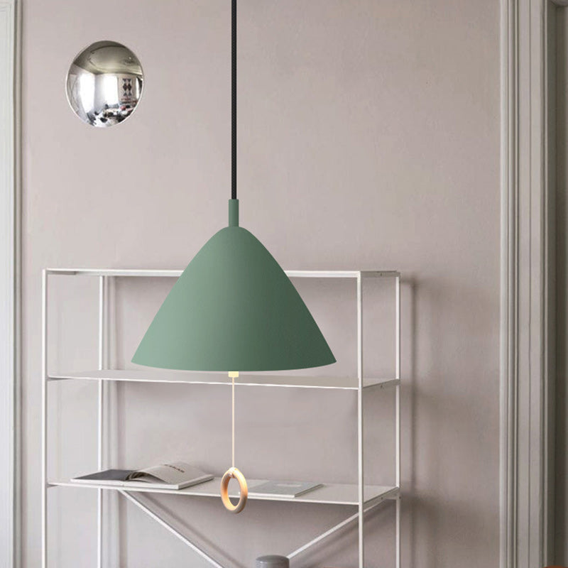 Zeitgenössische skandinavische Kegel Aluminium 1-Licht Pendelleuchte für das Wohnzimmer