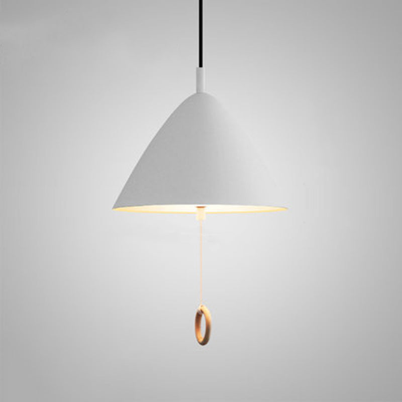 Zeitgenössische skandinavische Kegel Aluminium 1-Licht Pendelleuchte für das Wohnzimmer