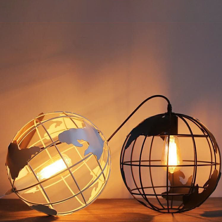 Zeitgenössische skandinavische Orb-Globus Hohler Scheibenbasis Eisen 1-Licht Pendelleuchte für das Wohnzimmer