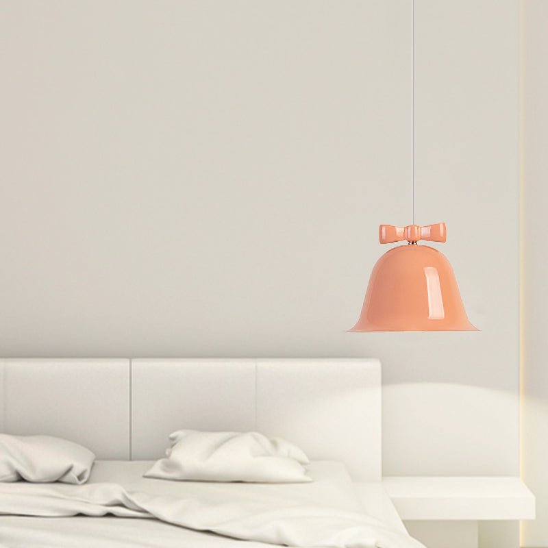 Zeitgenössische skandinavische cremfarbene Glockenfliegenrunde Eisen 1-Licht Pendelleuchte für das Schlafzimmer