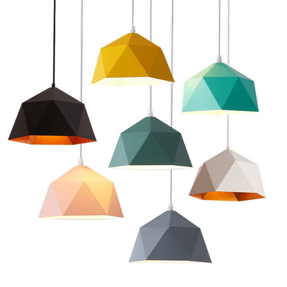 Zeitgenössische skandinavische Eisen geometrische Polygon-Rhombus 1-Licht Pendelleuchte für das Esszimmer