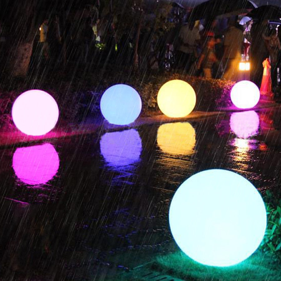 Wetterfestes Kugelförmiges LED Gartenlicht mit 16 Farben und Fernbedienung - Perfekt für Garten, Veranda & Party