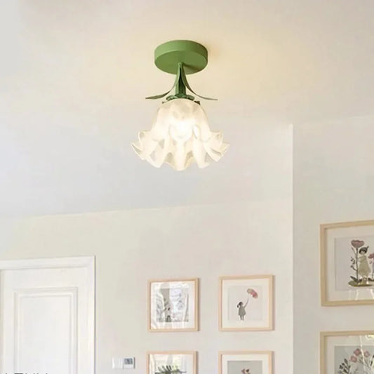 Moderne Deckenleuchte mit elegantem Design