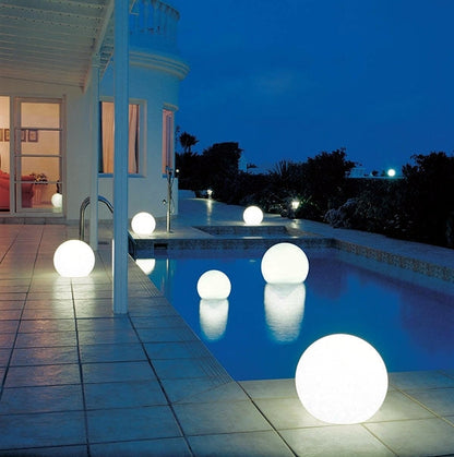 Wetterfestes Kugelförmiges LED Gartenlicht mit 16 Farben und Fernbedienung - Perfekt für Garten, Veranda & Party