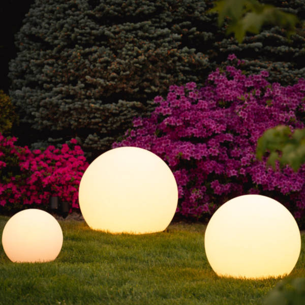 Wetterfestes Kugelförmiges LED Gartenlicht mit 16 Farben und Fernbedienung - Perfekt für Garten, Veranda & Party